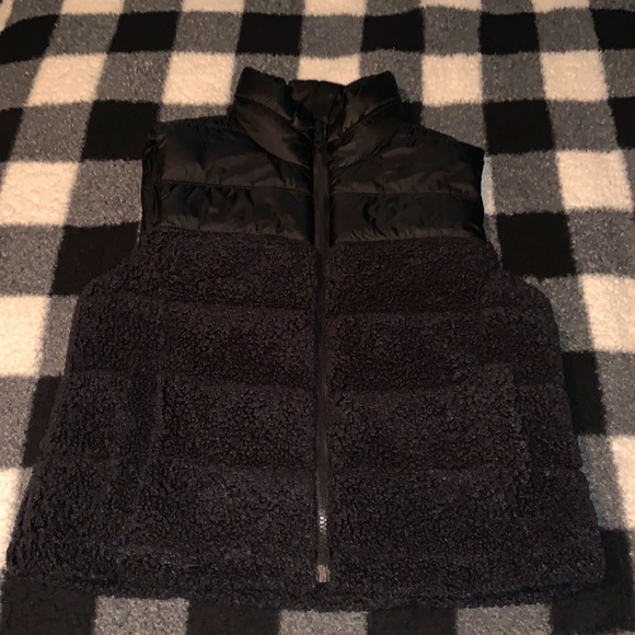Black Aéropostale Vest - Picture 1 of 7
